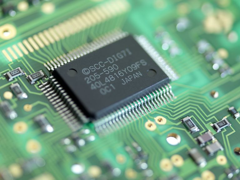 microprocessor-chip-in-circuit-board-85757306-596fa28e6f53ba0011f9135c.jpg