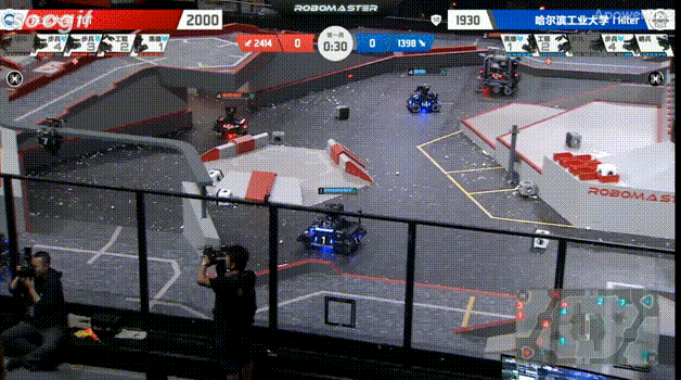 第一局蓝方英雄上坡.gif